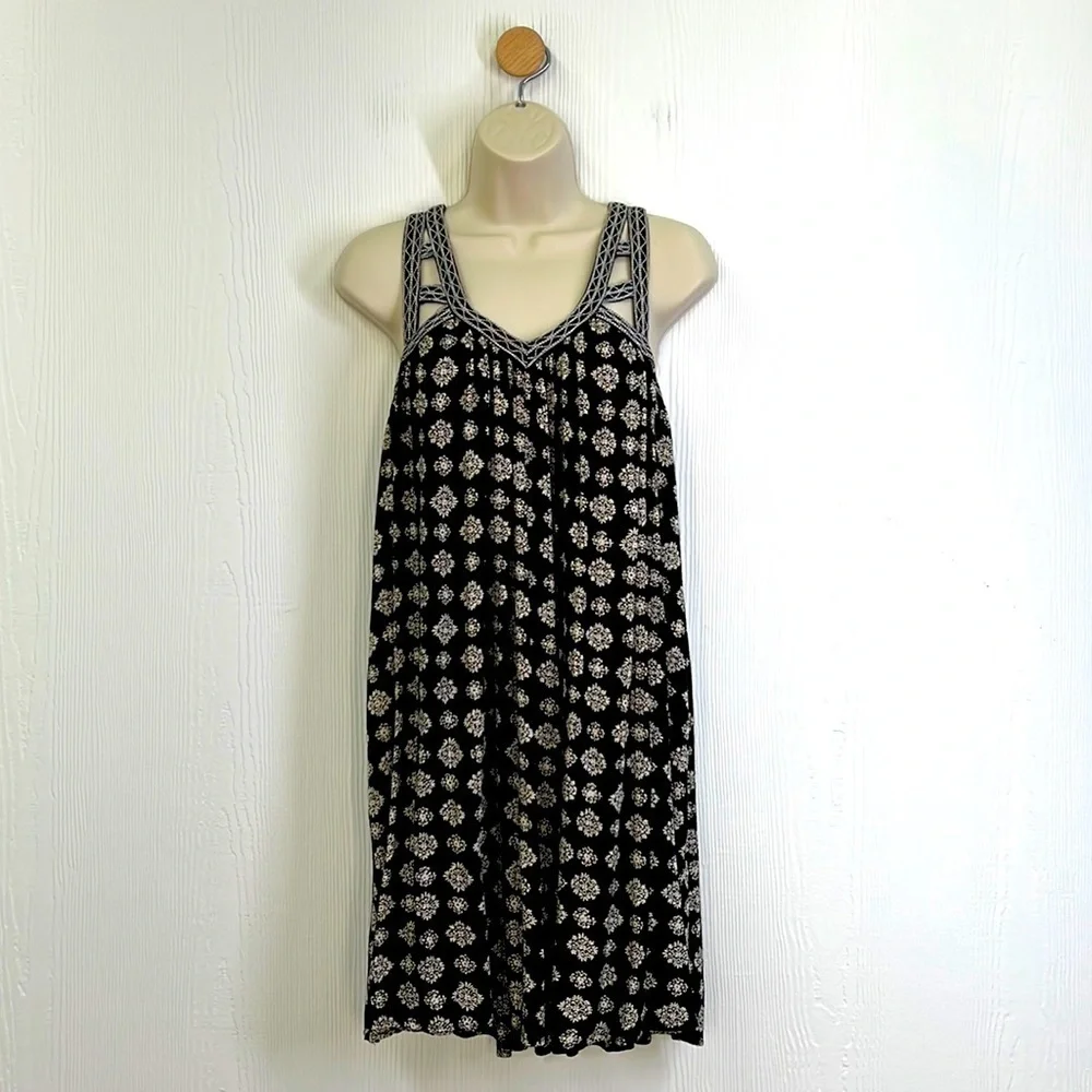 American Eagle Outfitters- Black & Cream Floral Print Strap Boho Midi Dress M